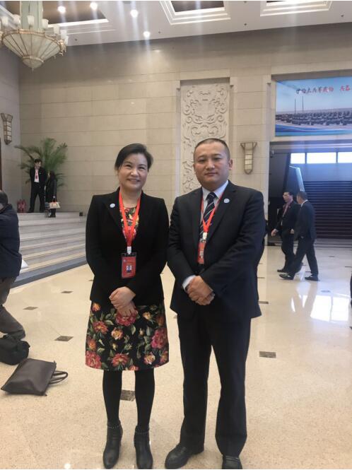     蓝思科技董事长周群飞与会长